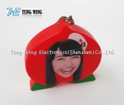 China Keyring musical dado forma do OEM pêssego vermelho engraçado, Keychain de fala feito sob encomenda à venda