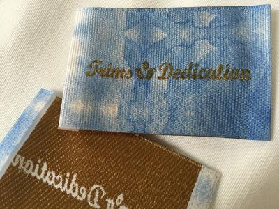 China Etiquetas tejidas damasco ampliamente utilizado, etiquetas tejidas satén del logotipo de la impresión de Digitaces en venta