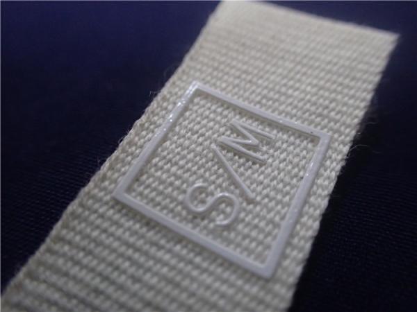 White Printed Fabric Labels With Silicone Logo For Sports Clothing Patches