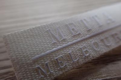 Chine Labels tissés par coutume professionnelle avec le logo de silicium pour le vêtement/chapeau à vendre