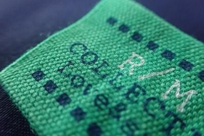 China Etiquetas tejidas aduana de la impresión de la pantalla del rectángulo para la ropa, sombreros en venta