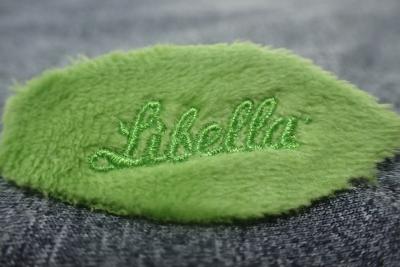 China Ferro verde do OEM da tela de veludo em remendos bordados à venda