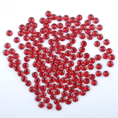 China Red Loose Lead Free Rhinestones For T-Shirt / Iphone Case 1.47-1.5mm for sale