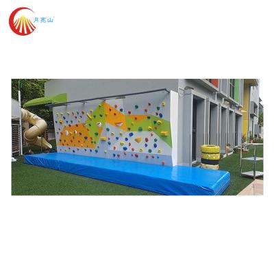 China Training Treadwall Climbing Wall Resin Indoor Rock Wall For Home for sale