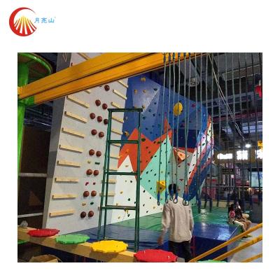 China Dynamic Indoor Climbing Wall For mall 6-66 Years Old Age Te koop