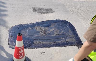 China 280°C Granulos Material de parches de asfalto para reparación de baches en venta