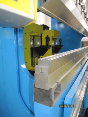 China Customized Amada , tokyo , komats bending dies for hydraulic press for sale