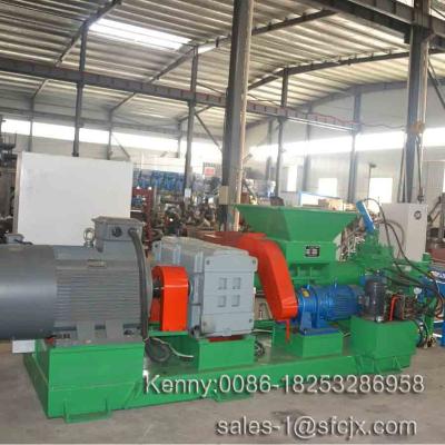 China Máquina de goma de la protuberancia de XJL-200 900kg/h para la industria del cable en venta