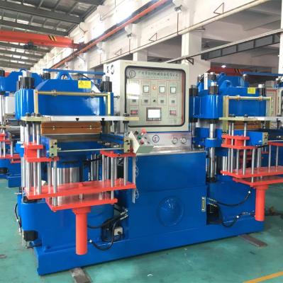 Chine Grande machine de vulcanisation de plat plat avec le poste de travail jumeau de moule à vendre