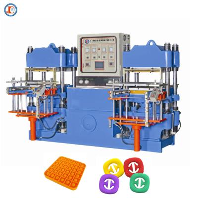 China 2.5M Dual Mould Shaping Vulcaniserende Silicone Mould Making Machine Voor Stress Ball Fidget Toy Te koop