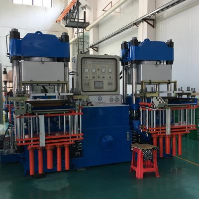 中国 Dual Tables 250 Ton Clamp Force Vacuum Compression Molding Machine With 2 Pumps 販売のため