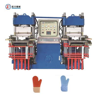 Cina Plate Vulcanizing Press Rubber Silicone Vacuum Compression Molding Machine For Making Silicone Oven Heat Resistant Mittens in vendita