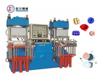 Chine Machine en caoutchouc de moulage par compression de gants d'épurateur de brosse de nettoyage de silicone à vendre