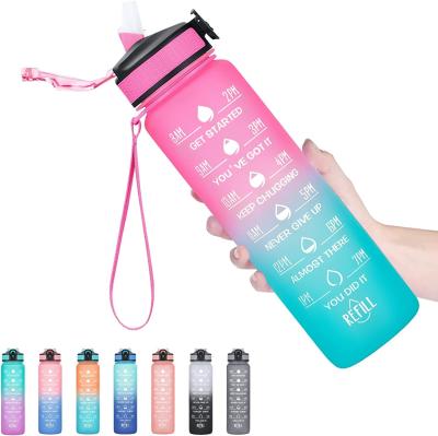 China Botellas de agua Tritan multicolor a prueba de fugas de 32 oz Botella de agua motivacional con marcador de tiempo en venta