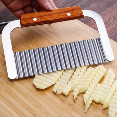 China Wavy Crinkle Cutting Chopping Tools Stainless Steel Potato Slicer With Wooden Handle for sale