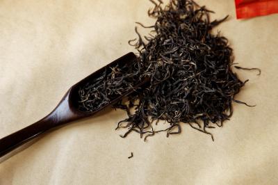 China Tedere vorm Natuurlijke organische zwarte thee Geen stukje met één of twee bladeren Te koop