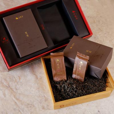 China Gefermenteerde verwerking Organische zwarte thee Lapsang Souchong losse thee Heldere glanzende zwarte kleur Te koop