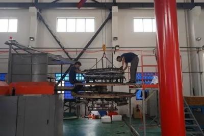 China Máquina de moldagem rotativa de rolos com sistema de controlo HMI PLC à venda