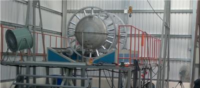 China Rock and roll eléctrico moldeo rotacional tanque de almacenamiento de agua máquina de fabricación de aire caliente circulación en venta