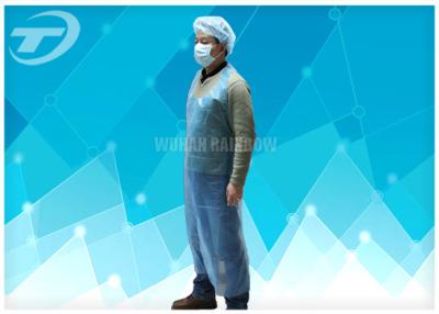 China Delantales disponibles del polietileno del color azul prenda impermeable de 69 de x 107 cm en venta