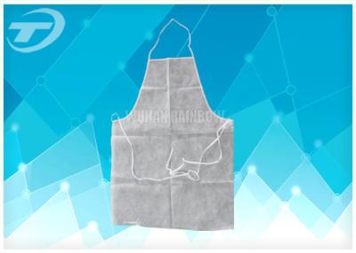 China Delantales disponibles plásticos del polietileno blanco del color prenda impermeable de 9 de x 107 cm en venta