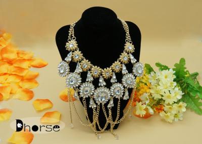 China Collar moldeado del cuello cristalino de Diamante del babero de Bling Bling con la cadena del oro en venta