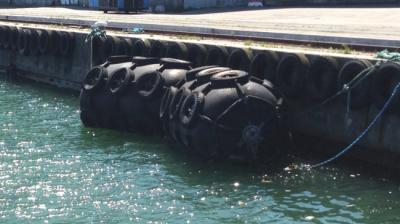 China Tipo líquido barco de borracha pneumático do para-choque de Yokohama que entra o calibre de pressão inflável à venda