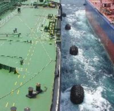 China La defensa de Yokohama de la nave de Shunhang clasifica ISO 17357 Marine Dock negra en venta