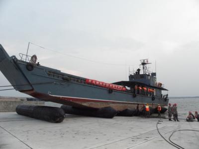 China Floating Boat Lifting Airbags Ship Rubber Heavy Duty Airbags For Lifting for sale