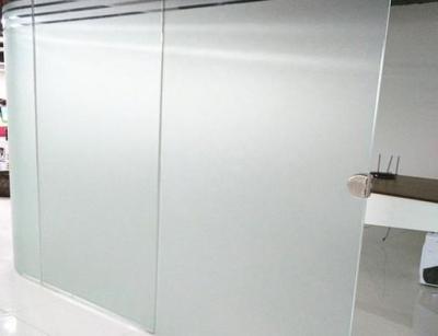 Китай Водоустойчивые кислотно-этированные стеклянные панели Смороженное стекло от 2 мм до 19 мм для окон продается