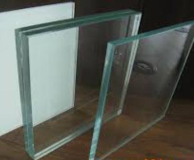 China Laminated glass: a durable glass product formed by bonding multiple layers with a strong interlayer. It remains intact u à venda