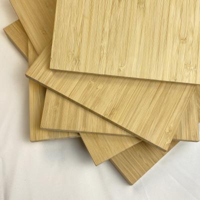China Hojas de madera contrachapada de bambú sólido resistente FSC con acabado de borde cuadrado en venta