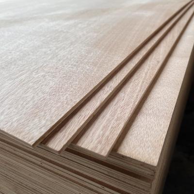 China 2440x1220mm Hardwood Veneer Plywood Board For Cabinets Furniture for sale