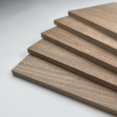 中国 耐久の無害な木の単板合板、厚さ 6mm の木の薄板の単板シート 販売のため