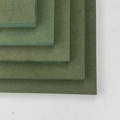 China Placa de madeira MDF verde borda quadrada multiuso densidade 700-750kg/M3 à venda