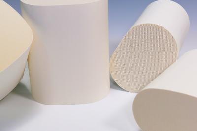 China Al2O3 substratos de cerámica, filtro de partículas diesel de la cordierita en venta