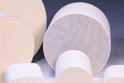 China Substrato de cerámica catalítico de la cordierita de la resistencia de choque termal del portador de Al2O3 SiO2 en venta