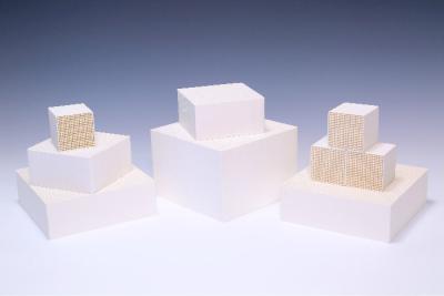 Chine Substrat blanc de cordiérite de convertisseur catalytique, céramique blanche faite sur commande à vendre