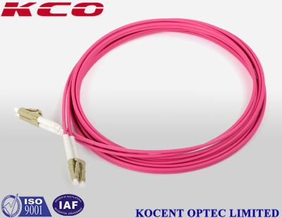 中国 LC MM 50/125複式アパート繊維パッチ ケーブル3.0mmの直径LC OM4のピンク色をパッチ・コード 販売のため