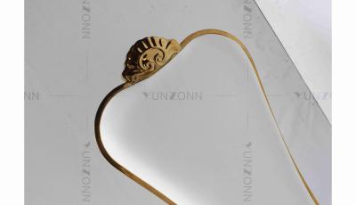 中国 高い背部金新郎新婦の椅子の優雅な結婚式の宴会の椅子 販売のため