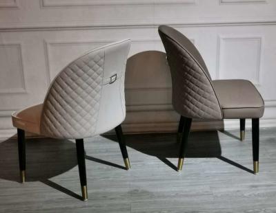 Cina Le sedie della sala da pranzo modellate rombo squisito rivestono di pelle la struttura del ferro della copertura in vendita