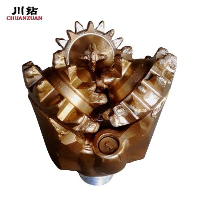 China 8 1/2 avanza lentamente el pedazo de roca de acero de la perforación del diente de IADC 127 para el agua bien y el petróleo pozo en venta