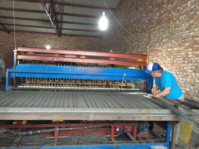 China 2.5 Meter Width Wire Mesh Welding Machine / Fence Welding Machine High Speed for sale