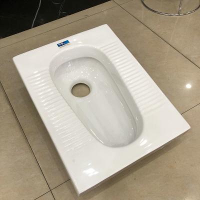 China Fáciles de cerámica de Pan Toilet Ceramic Sanitary Ware del baldeo agazapado del cuarto de baño limpian en venta
