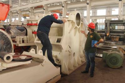 China Planta machacante portátil de la trituradora de impacto que machaca la trituradora hidráulica vibrante del cono de la trituradora de mandíbula del alimentador de la tecnología en venta
