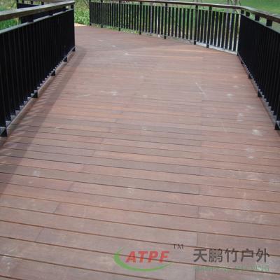 China Tabla de cubierta exterior de madera resistente a los rayos UV en venta