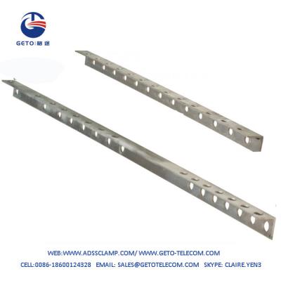 China 13 buracos de aço galvanizado de braço cruzado ponto de fixação de imersão a quente para acabamento e suspensão à venda