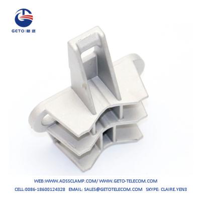 China Bracket de palo universal de aluminio 13Kn para el exterior para el montaje de brazos cruzados en venta