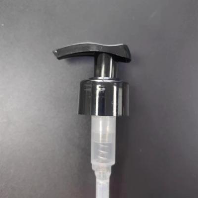 China Ribbed Lotion Dispenser Pump Neck 24/28 Optional 1.20 - 1.50ml/T à venda