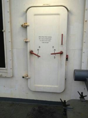 China Water Tight Marine Doors / Ship Access Door With Round Window Handle Quick Open for sale